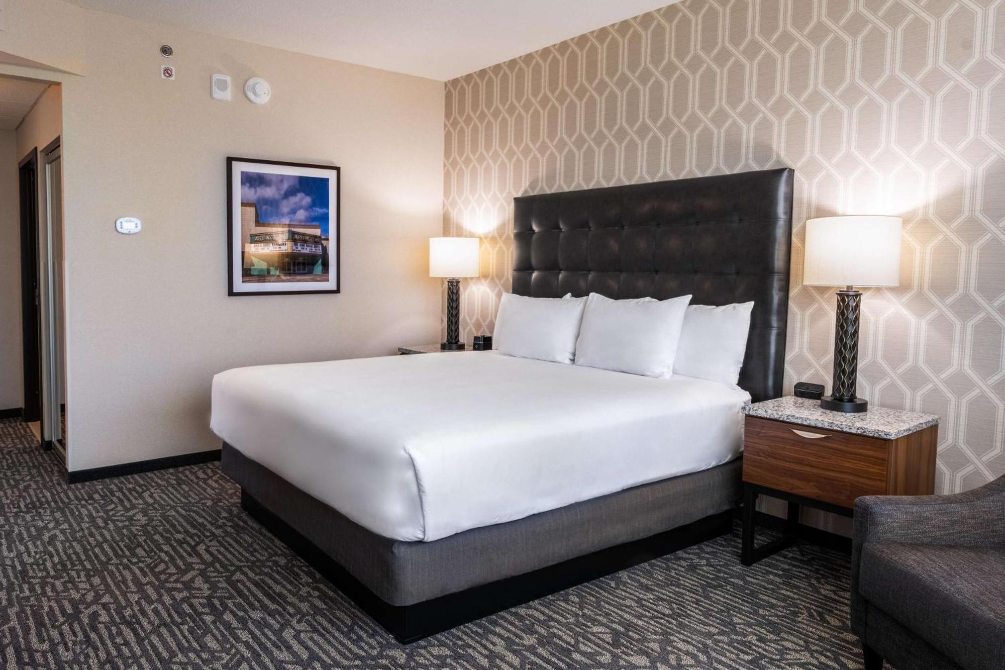 Drury Plaza Hotel Dallas Arlington Exterior photo
